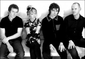 Vuelven The Primitives con versiones de chicas, su primer single es 'Turn Off The Moon'  - theborderlinemusic.com