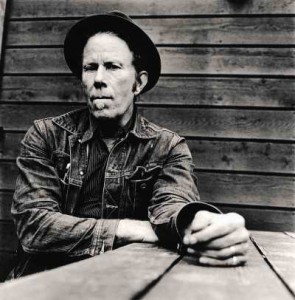 Tom Waits interpretará por primera vez algunas canciones Bad As Me - Theborderlinemusic.com