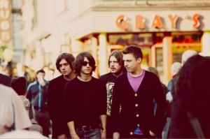 Arctic Monkeys ya trabajan en su nuevo disco, que será "más potente" - theborderlinemusic.com