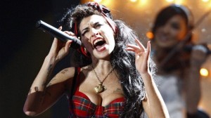 Homenaje al segundo disco de Amy Winehouse: Saint Etienne rehacen 'Just Friends' - THEBORDERLINEMUSIC.COM