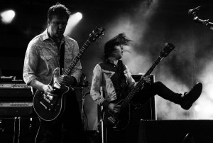 Así suena lo nuevo de Queens of the Stone Age: “My God Is The Sun” - theborderlinemusic.com