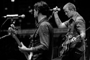 El regreso más stoner de QOTSA con “My God is the Sun” - theborderlinemusic.com