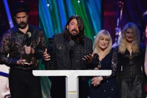 Nirvana ingresa al Salón de la Fama del Rock and Roll y brinda show sorpresa - THEBORDERLINEMUSIC.COM