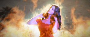 Lana Del Rey se prende fuego en el video de ‘West Coast’ - theborderlinemusic.com