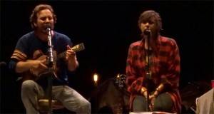 Eddie Vedder y Cat Power tocan juntos “Tonight You Belong to Me” - theborderlinemusic.com