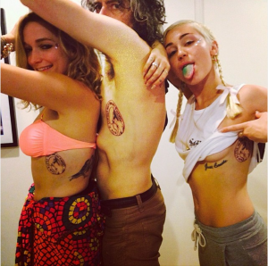 The Flaming Lips y Miley Cyrus, juntos otra vez: “Blonde SuperFreak Steals the Magic Brain” - theborderlinemusic.com