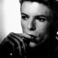 Originalmente, Lazarus de David Bowie tenía canciones falsas de Bob Dylan escritas por Bowie