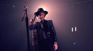 Escucha la versión de Beck de ‘Sound and Vision’ de David Bowie - Theborderlinemusic.com