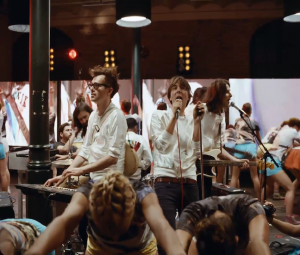 Phoenix estrenan el videoclip de “Trying to Be Cool” - theborderlinemusic.com