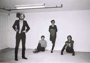 Phoenix estrenan dos vídeos en uno - theborderlinemusic.com