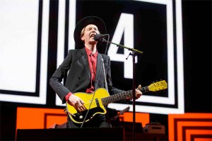 Beck hace un cover de Arcade Fire: “Rebellion (Lies)” - theborderlinemusic.com