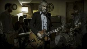 Neuman estrenan el video de ´Tell You´- theborderlinemusic.com