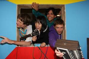 Deerhoof: Video “Paradise Girls” - theborderlinemusic.com