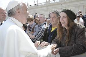 Patti Smith, elegida por el Papa Francisco para tocar en el recital navideño del Vaticano - theborderlinemusic.com