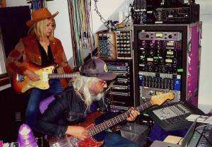 Kim Gordon y J Mascis juntos en “Slow Boy” - theborderlinemusic.com