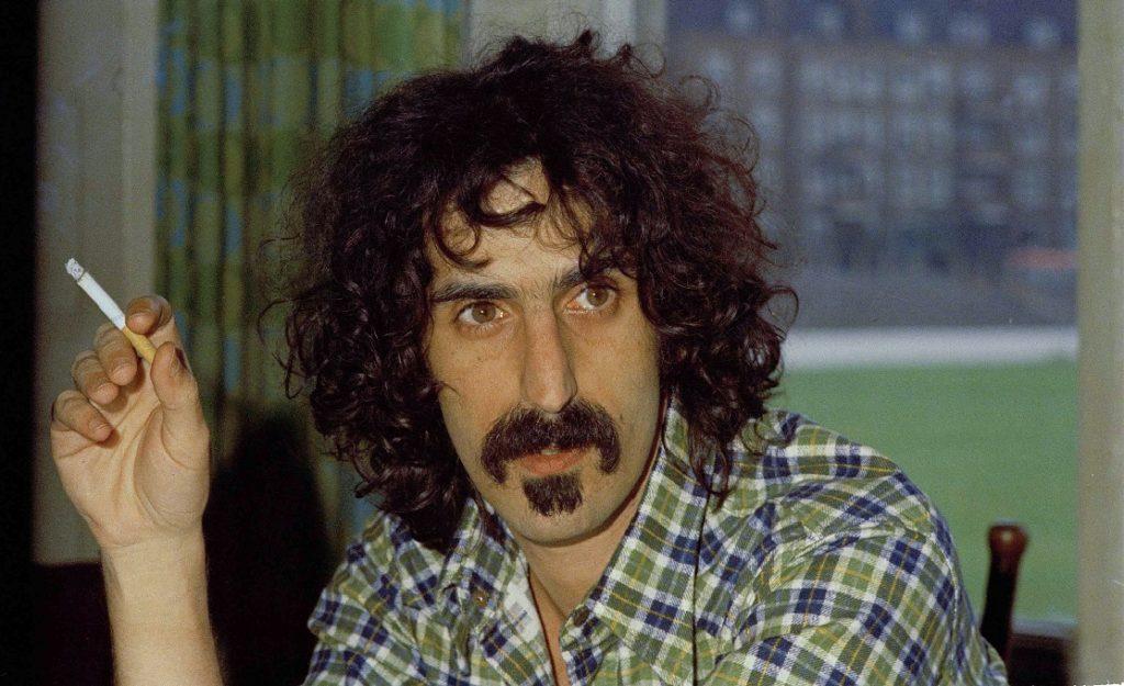 “Zappa”, un documental dirigido por el actor y director británico Alex Winter, que ha sido anunciado “como una mirada íntima y expansiva a la vida del icónico e iconoclasta músico y artista”.
